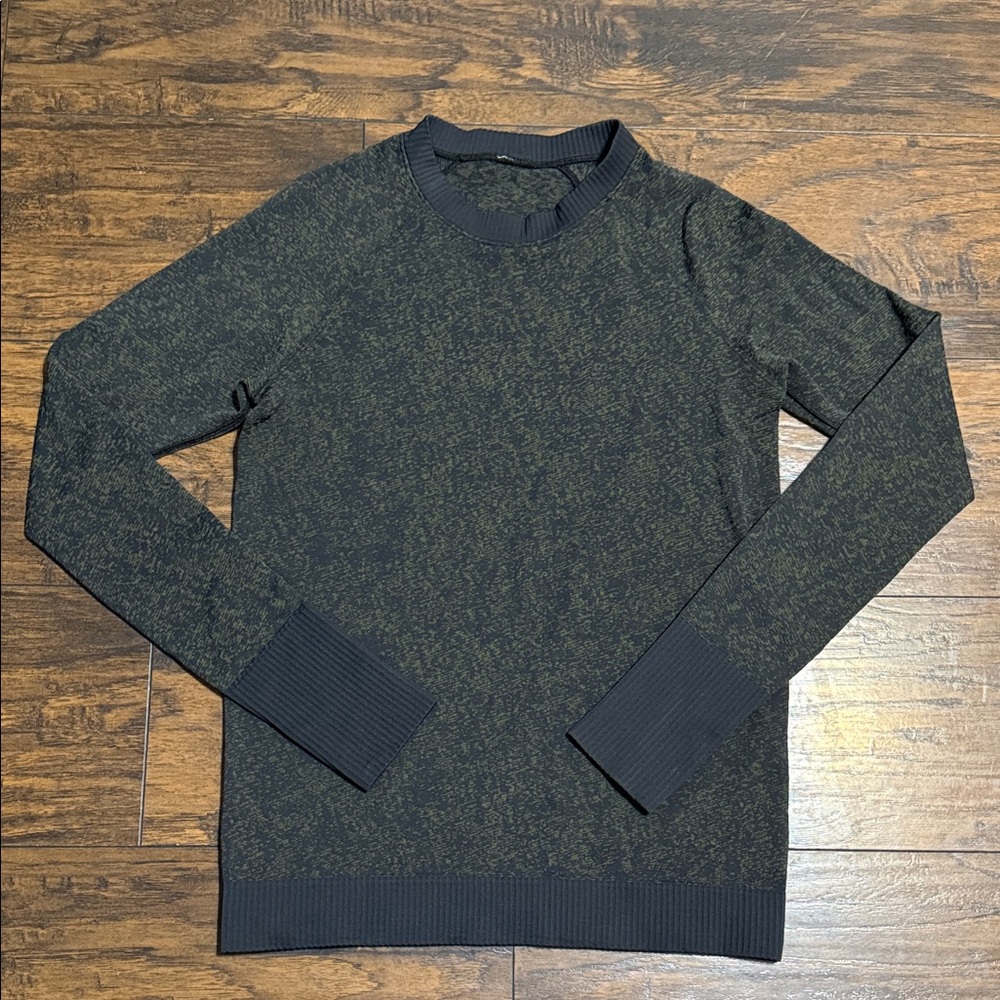 lululemon athletica Black and Green Long Sleeve Tee